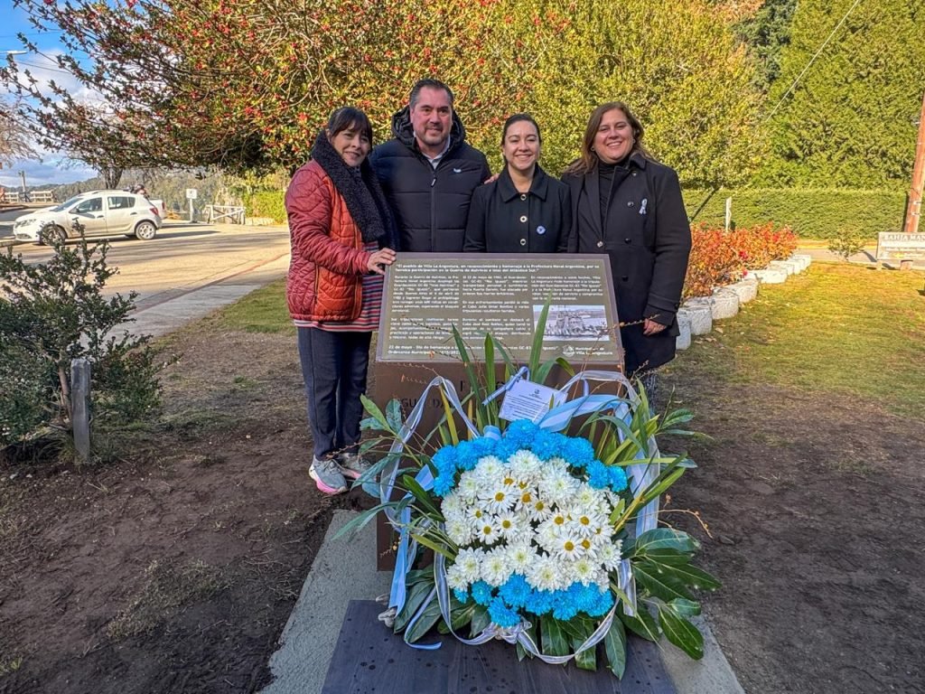 Villa La Angostura rindió homenaje a la Prefectura Naval Argentina por su actuación en la Guerra de Malvinas.