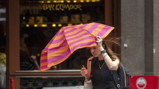 Clima en Ciudad de Buenos Aires: alerta por fuertes ráfagas y chaparrones aislados durante toda la jornada