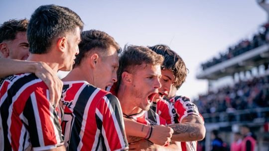 La historia de Chacarita Juniors: el club de barrio con la camiseta más linda del mundo, que fue campeón de Primera y bailó al Bayern Munich