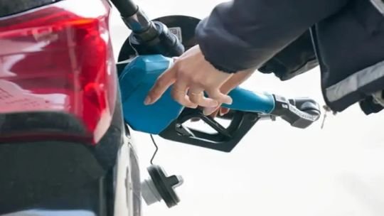 Guía de ahorro en naftas: los requisitos para pagar con código QR y recibir devoluciones en el acto