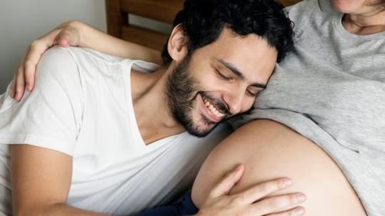 Síndrome de Couvade: por qué algunos hombres sienten síntomas de embarazo sin estar gestando
