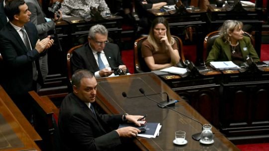 Diputados: LLA buscará “pisarle” la sesión a la oposición hoy para blindar a Adorni