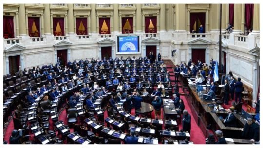 Sin apoyo de Llaryora, el Gobierno logró aprobar en Diputados el recorte en subsidios al gas