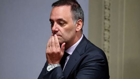 En “QR!” advirtieron que “Adorni no le permitió disfrutar a Milei la baja de la inflación”