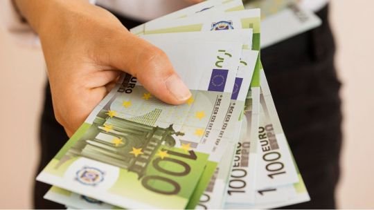 A cuánto cerró el euro blue hoy, lunes 4 de mayo