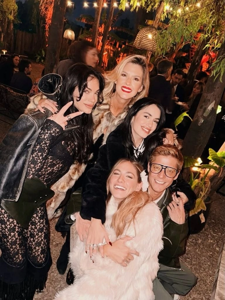 Todas las fotos del casamiento de Rochi Igarzábal: reencuentro, amor y pura nostalgia de Casi Ángeles