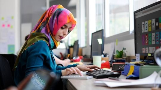 Después de 87 días de restricciones y censura digital, Irán restablecerá el acceso internacional a internet desde este martes