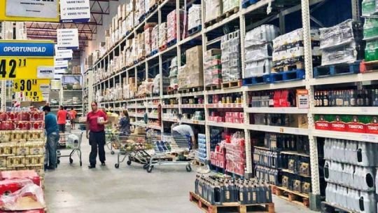 La inflación mayorista trepó al 5,2% y Luis Caputo lo atribuyó al “shock externo”