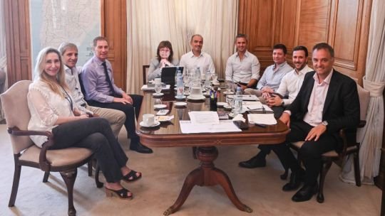 Reunión de mesa política: Adorni condujo, Santiago Caputo no participó y Bullrich se fue antes