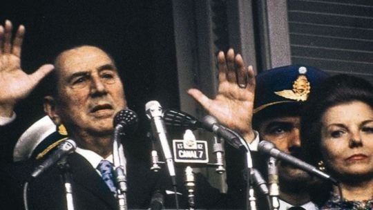Un minuto y 19 segundos de tensión: la tarde que Perón perdió la paciencia y les dijo “estúpidos” e “imberbes” a los Montoneros