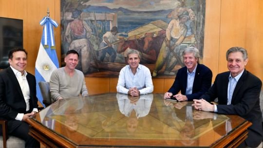 Luis Caputo y Santiago Bausili recibieron nuevamente a Peter Thiel, el magnate que no cree en la democracia