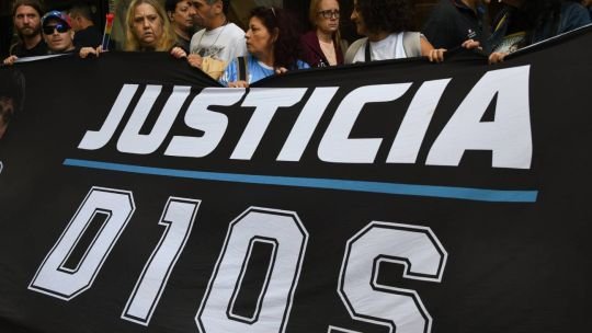 “Hongo de espuma” y “signos de agonía”: el relato de un forense en el juicio por la muerte de Diego Maradona