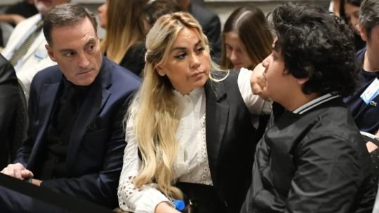 Verónica Ojeda lloró en el juicio del caso Maradona y apuntó contra los médicos: “Mataron al papá de mi hijo”