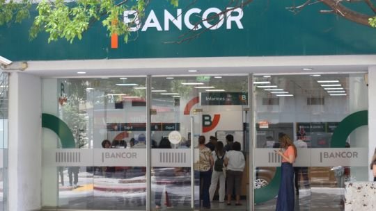 BANCOR: ordenan al Banco de Córdoba abstenerse de debitar más del 20% de los haberes de empleada provincial