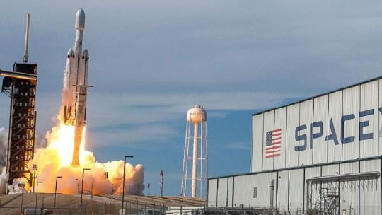 SpaceX prepara la mayor salida a bolsa de la historia y crecen las dudas por su valuación