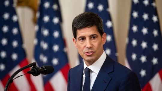 El debut de Warsh al frente de la Fed dispara apuestas por alzas de tasas este año