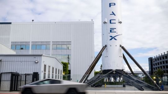SpaceX sale a seducir a los pequeños inversores: presentó su OPI con un video sobre cohetes, IA y Starlink
