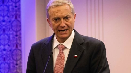 Cruce entre José Antonio Kast y un niño que se negó a saludarlo: la madre terminó detenida