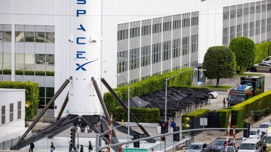 SpaceX debuta en Wall Street con la mayor salida a bolsa de la historia y puede convertir a Elon Musk en el primer billonario