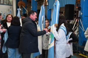 Villa La Angostura celebro el Día de la Bandera.