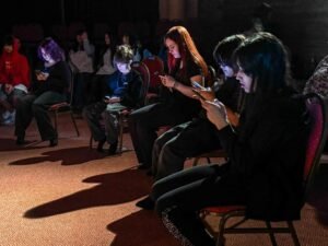 “En Modo Avión”: adolescentes que invitan a pensar