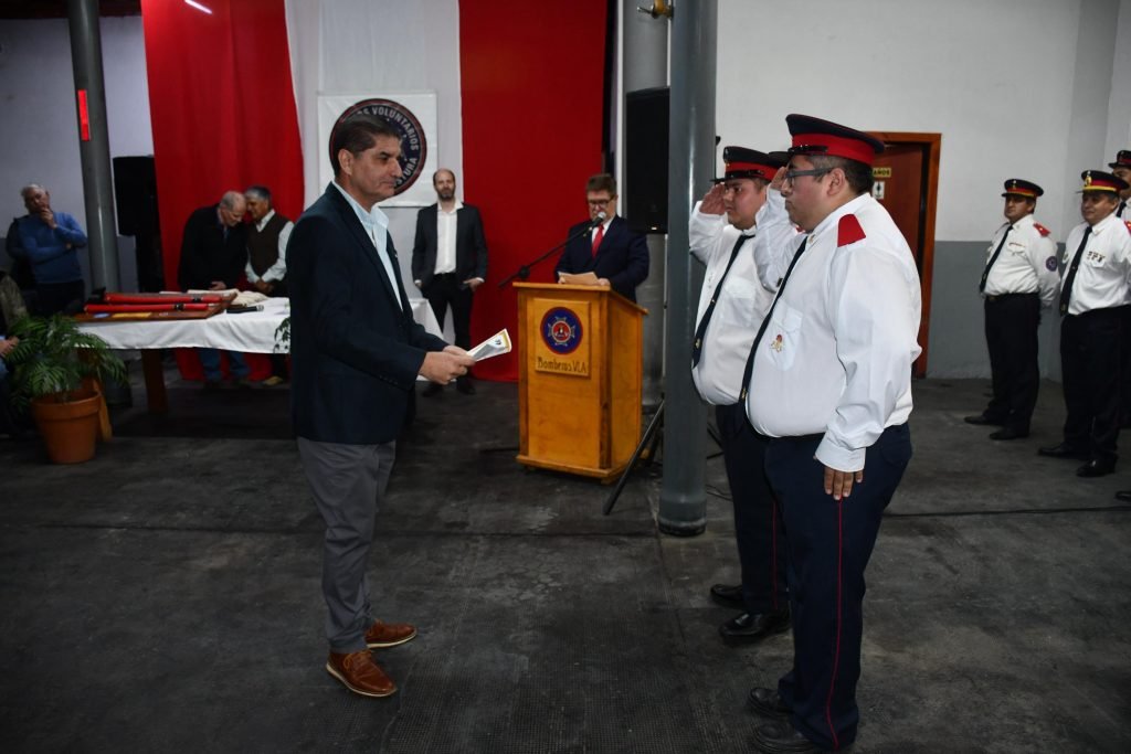 Villa La Angostura conmemoró el Día Nacional del Bombero Voluntario.