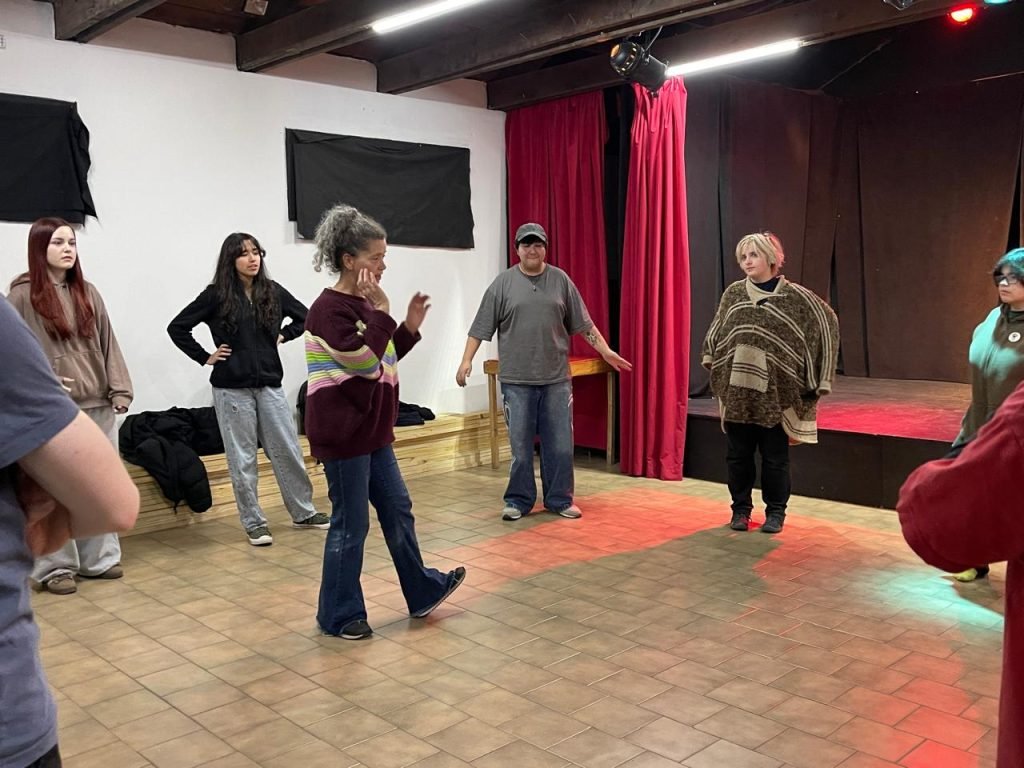 La Escuela Municipal de Teatro continúa con sus clases para adolescentes