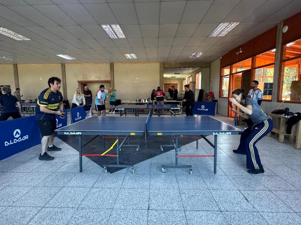 Primer Encuentro de Tenis de Mesa en Villa La Angostura.
