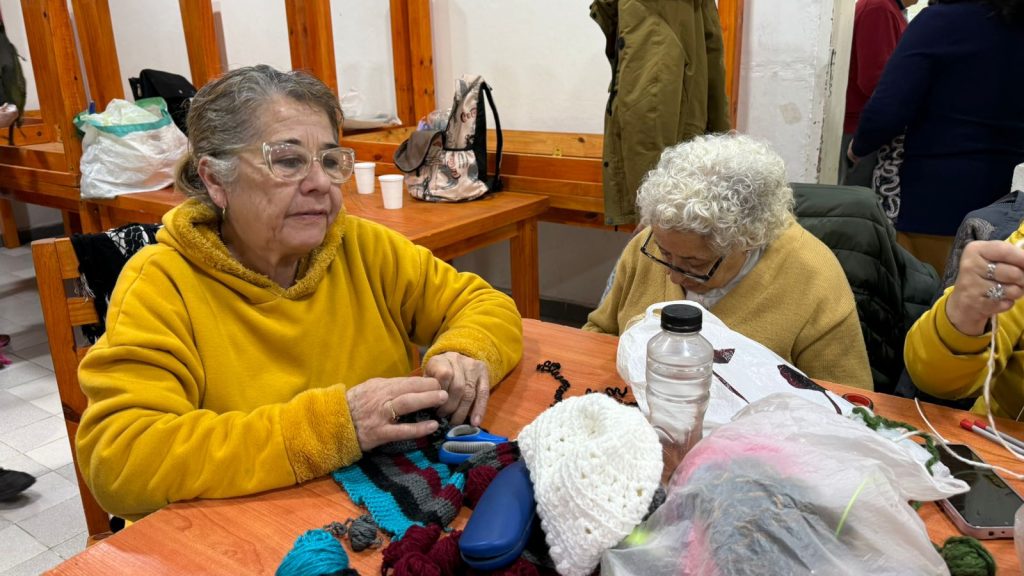 La Municipalidad de Villa la Angostura, invita al Taller de Tejido y Manualidades para Personas Mayores