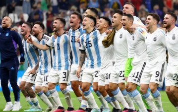 ¡Mostró todo! Danelik subió una foto íntima con Brian Sarmiento completamente sin ropas y provocó una polémica infernal