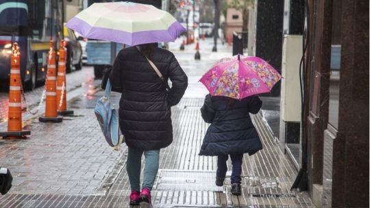 Clima en Ciudad de Buenos Aires: rige una alerta amarilla por lluvias fuertes y el termómetro no superará los 15 grados