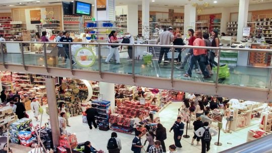 Por qué el Indec registró un récord en el consumo privado mientras persisten las caídas en las ventas
