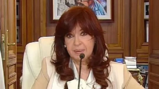 La Justicia decidió mantener la tobillera electrónica y el control de las visitas a Cristina Kirchner