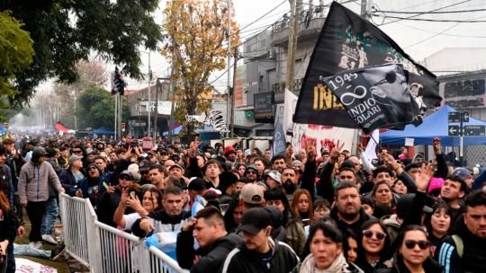 Fotogalería: el Indio Solari se fue entre lágrimas y recuerdos en un domingo gris