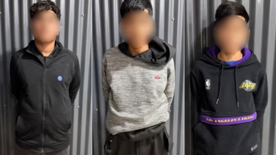 Detuvieron a tres menores por robar una moto a trabajador de una app: uno tiene 13 años y 6 antecedentes