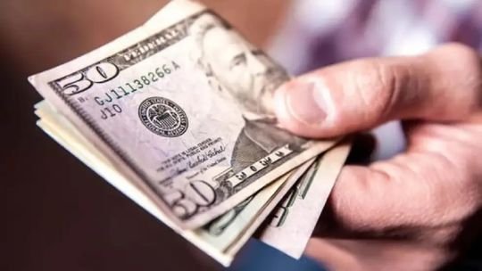 El dólar blue cerró en alza este miércoles 17 de junio y el Banco Central volvió a comprar dólares