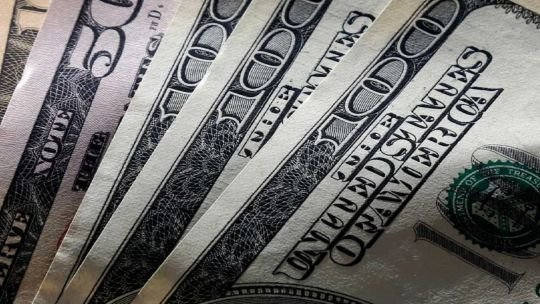 El dólar blue cerró en alza este miércoles 24 de junio y el Banco Central volvió a comprar dólares