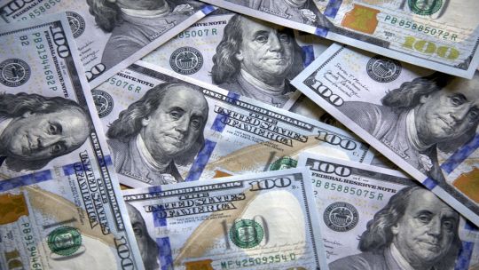 El dólar blue cerró sin cambios este jueves 25 de junio y el Banco Central volvió a comprar dólares