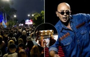 El desgarrador video de la esposa del Indio Solari con una fan en el velorio del ídolo: “Yo le doy el beso de tu parte”