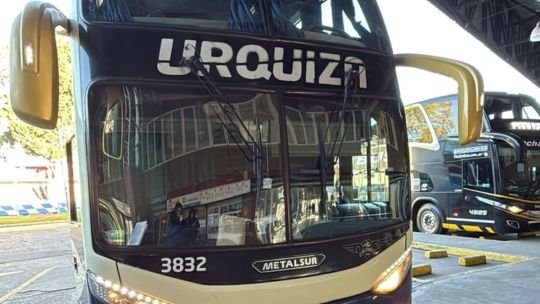 Un chofer iba a Córdoba y lo bajaron del colectivo antes de salir: dio positivo en un control de alcoholemia