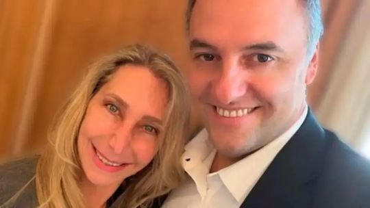 No lo echaron “de una patada”, pero casi: Karina Milei respaldó a Manuel Adorni luego de su renuncia