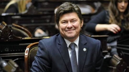 “Solo pongo las manos en el fuego por Milei”: un diputado libertario se despegó de la polémica en torno a Manuel Adorni