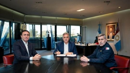 Llaryora apuntó contra el narcomenudeo y presentó la Ley Antibúnker