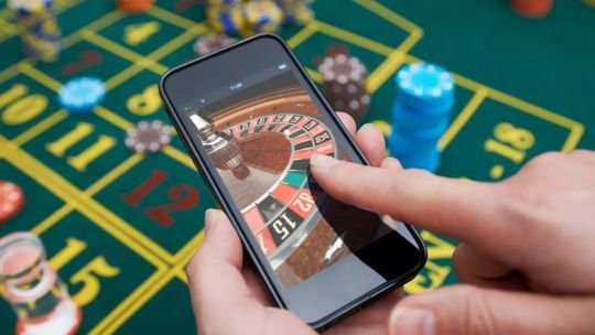 En “QR!” hablaron acerca de la ludopatía y advirtieron: “Se están apropiando del tiempo y del futuro de los jóvenes”