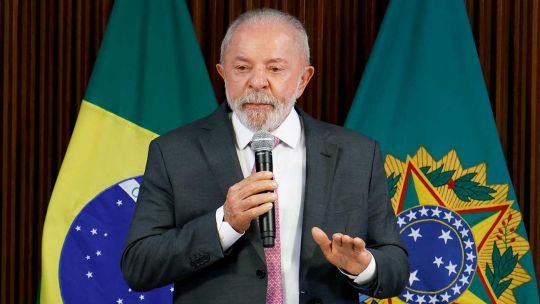 Lula acusó a Flavio Bolsonaro de “traición a la patria” y busca ampliar su ventaja electoral