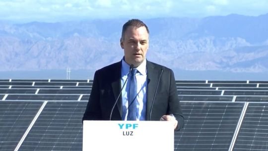 Adorni renuncia esta semana a su cargo de director en YPF