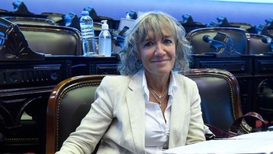 Mónica Frade: “Adorni es Milei por eso lo sostiene y a lo mejor el pendrive es de Milei”