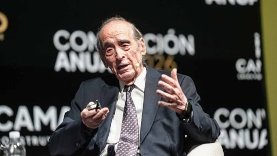 Ricardo Arriazu advirtió que “el tipo de cambio se está apreciando” y “Argentina será cara”