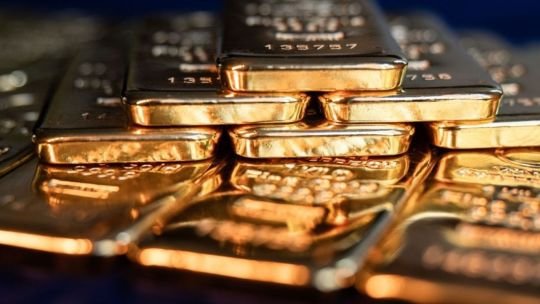 El oro cae por debajo de los US$ 4.000 al frenar su racha alcista de los últimos años