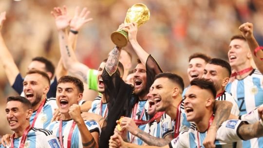 Encuesta: 7 de cada 10 personas creen que Argentina será Campeón, pero la mayoría prefiere que mejore la economía a ganar el Mundial